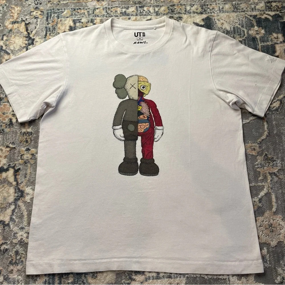 Uniqlo kaws M (Mens US) - Picture 1 of 5